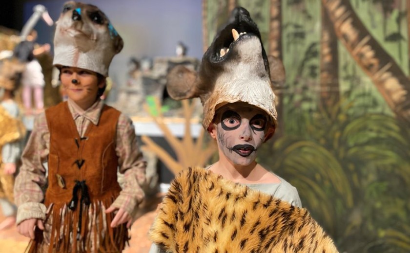 Behold the extraordinary Lion King costumes that transport us to the heart of the savannah!